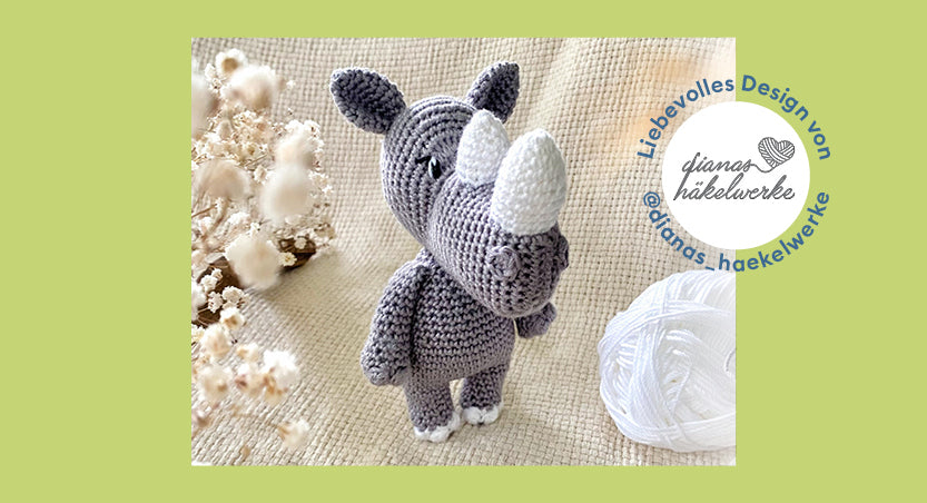 Amigurumi-Nashorn Rapti in Kooperation mit Dianas Häkelwerke