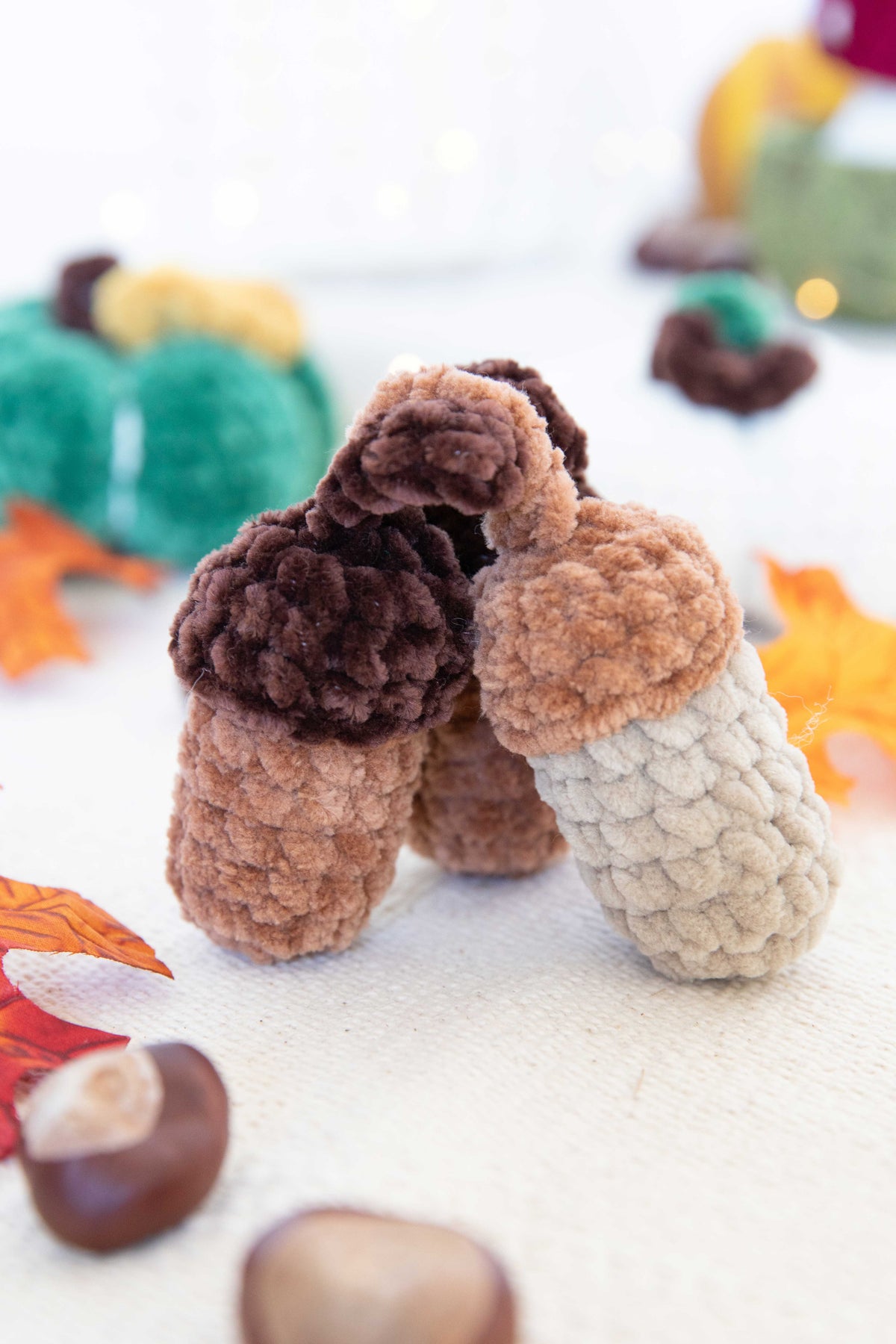 Herbstdeko: Kürbis, Pilz, Eicheln und Blätter