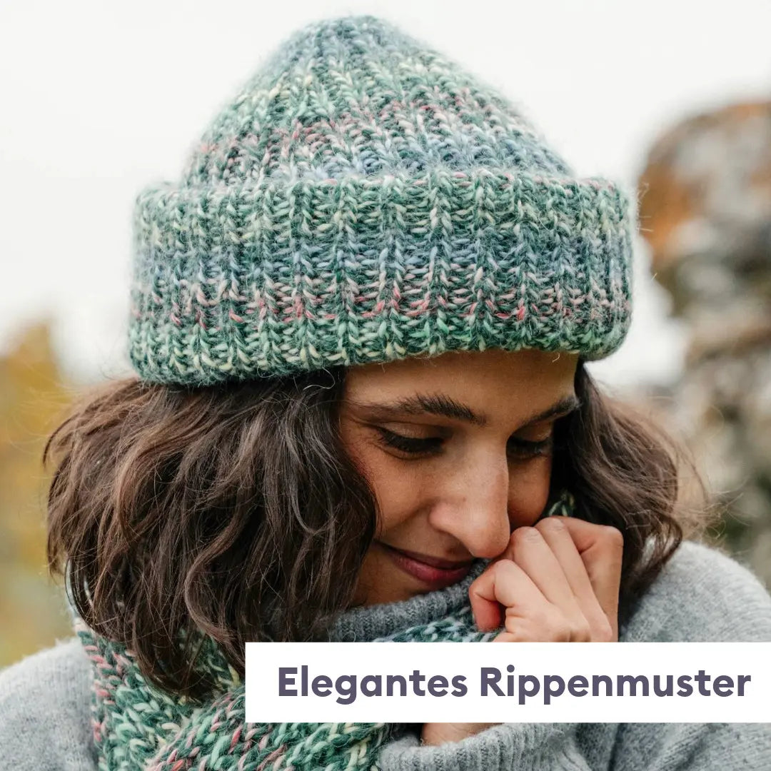 Knitting set hat and scarf with alpaca in patent stitch