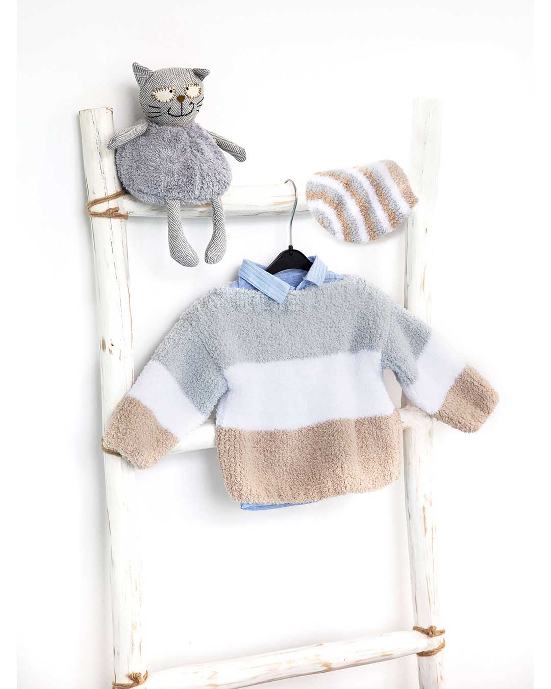 Babypulli und Mütze gestreift