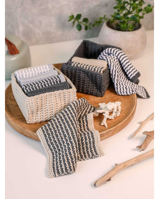Basket crocheted with 2 strands of yarn