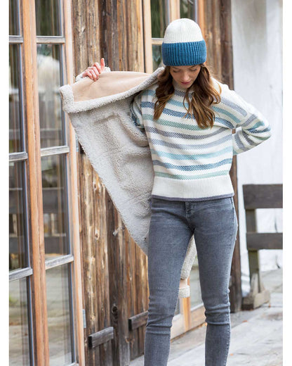 Pulli mit Einstrickmuster