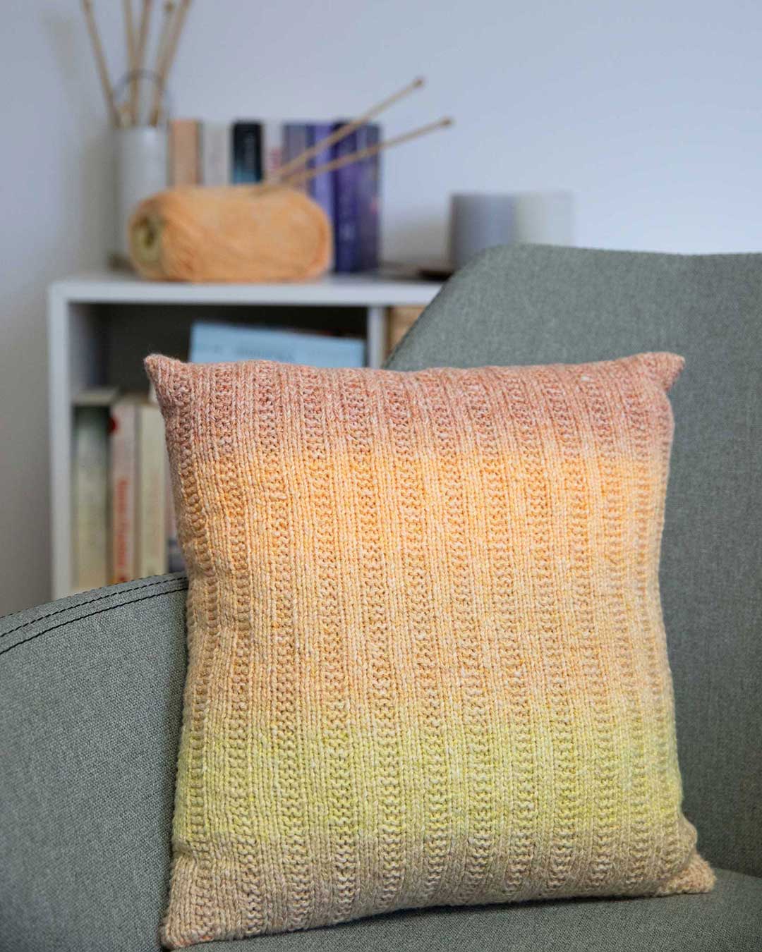 Kissenhülle im Reliefmuster