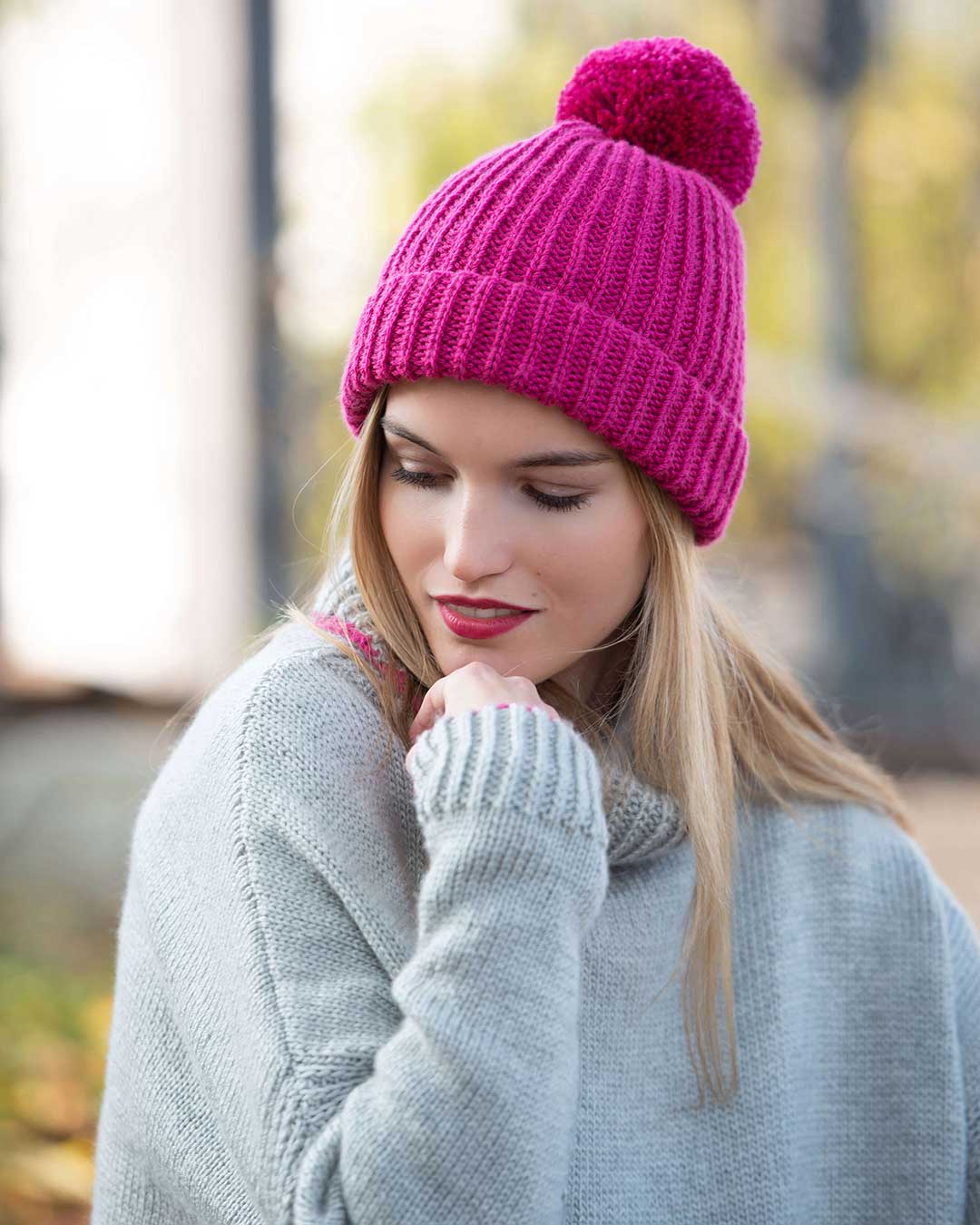 Ponchopullover with pockets and hat